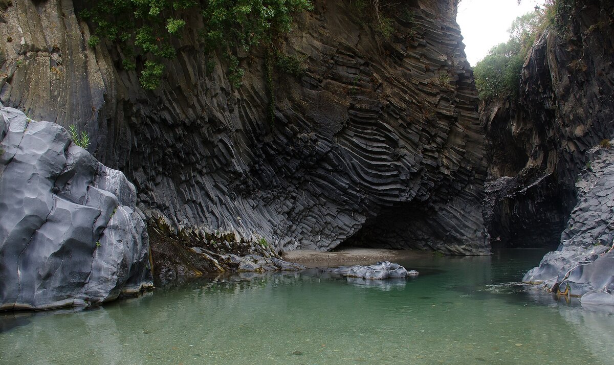 Il canyon di basalto delle Gole dell'Alcantara