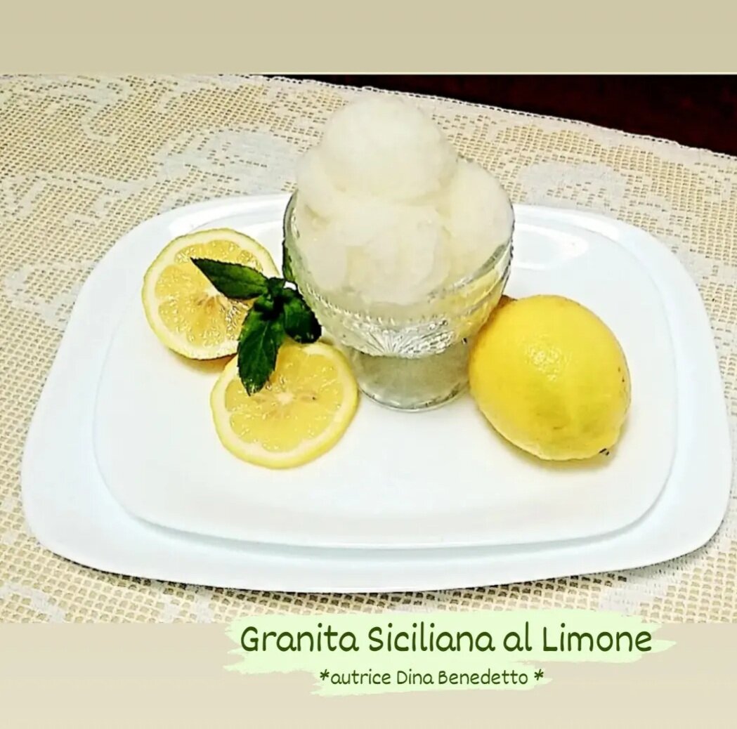Granita siciliana al limone, la colazione tipica dell'estate catanese