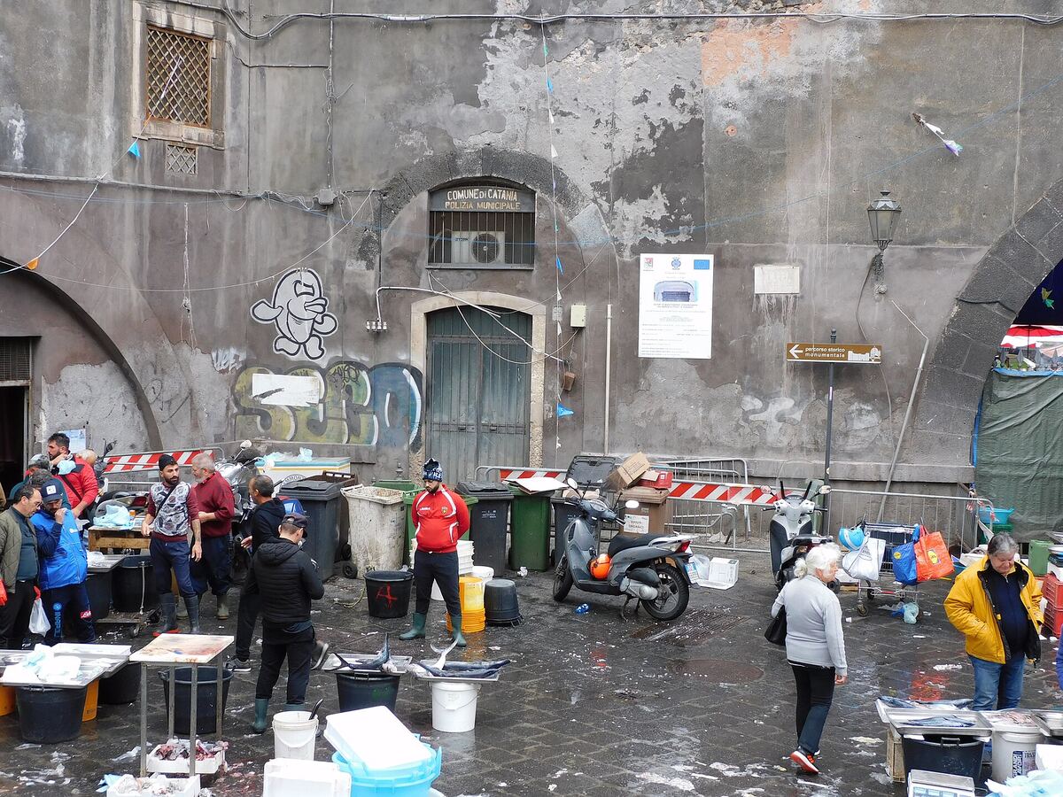 Le bancarelle del mercato del pesce della Pescheria di Catania